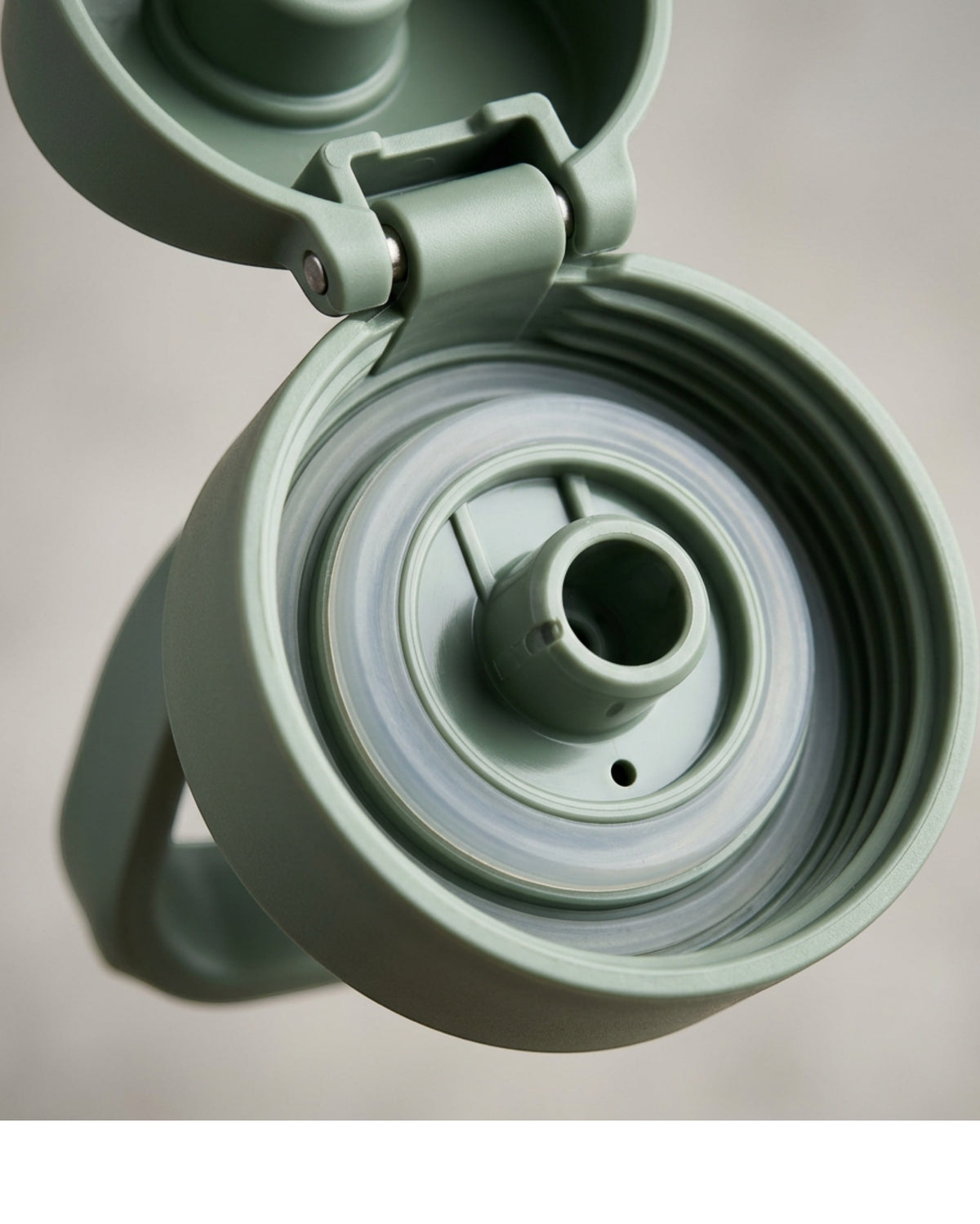 Wyvex Slim Vacuum-Insulated Sports Water Bottle 24 oz Sage Flip-Straw Lid - Detail view